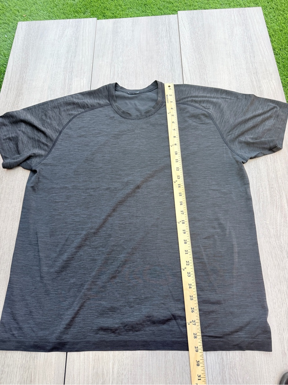 lululemon athletica Men's Short Sleeve Crew in Heather Charcoal